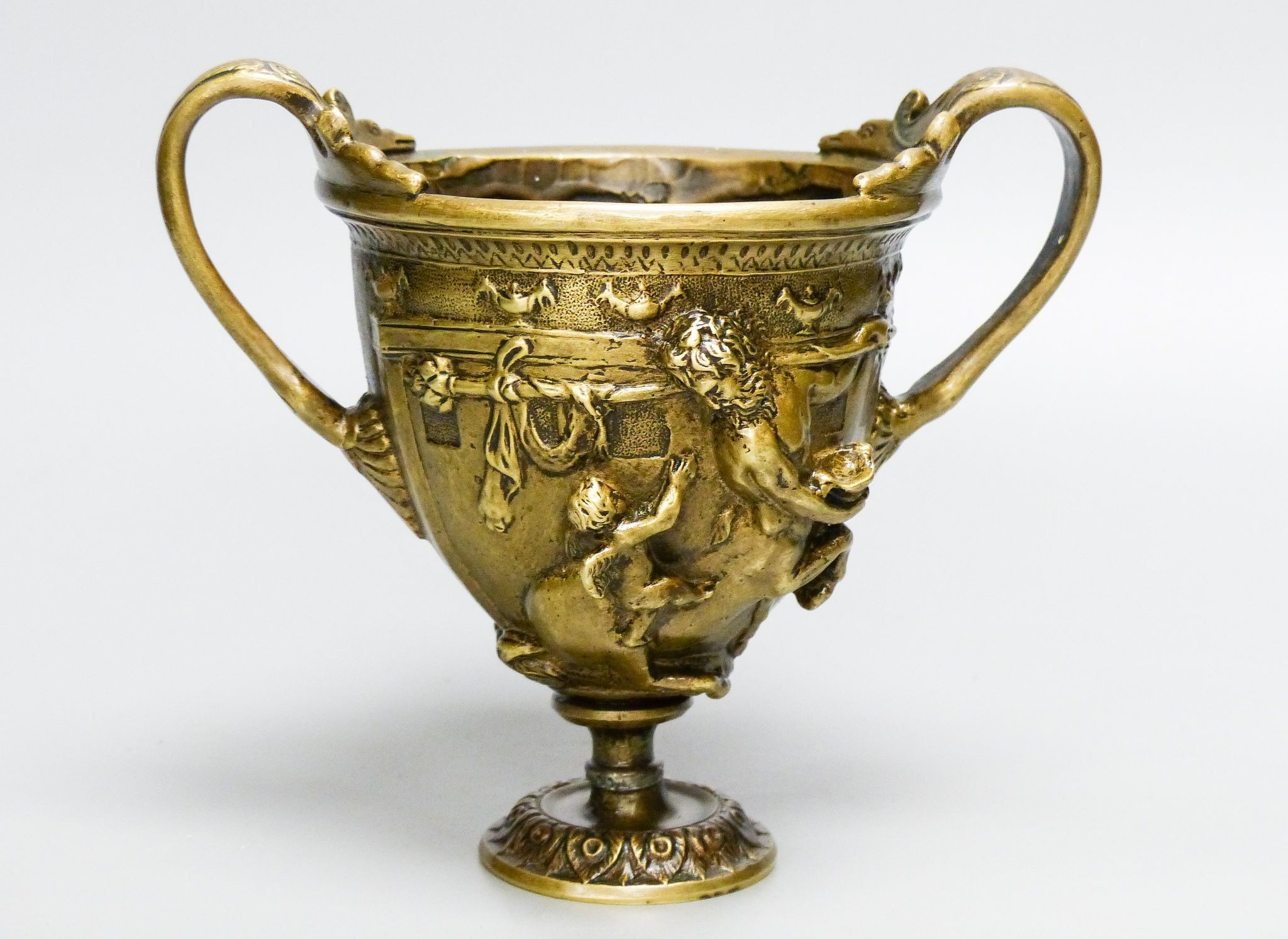 A Grand Tour style bronze cup after the Antique, 14.5 cm high